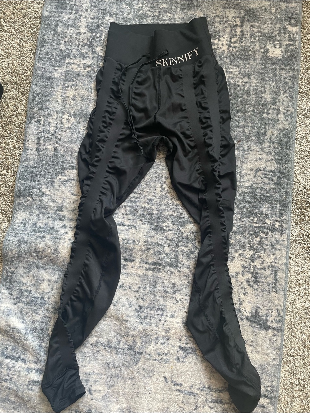 Skinnify Black Leggings in Sz XS in gently used condition